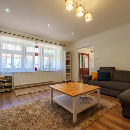 Vegallomas Vendeghaz Holiday home Goncruszka