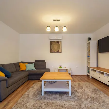 Vegallomas Vendeghaz Holiday home