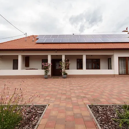 Vegallomas Vendeghaz Holiday home Goncruszka