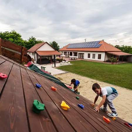 Vegallomas Vendeghaz Holiday home Goncruszka
